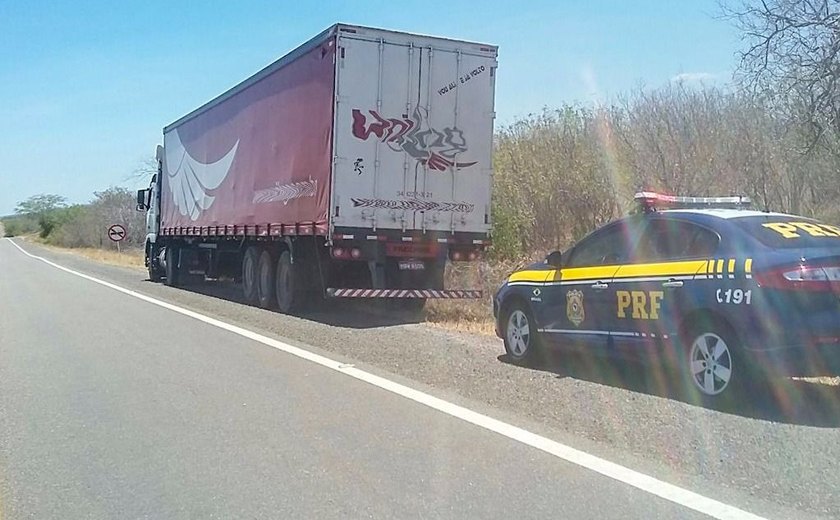 PRF recupera carreta roubada há 3 dias na BR 316 em Canapi
