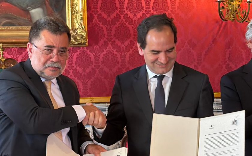 MP/AL firma acordo internacional com a Universidade de Coimbra