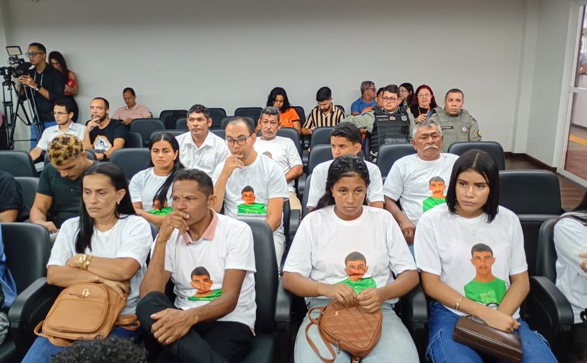 Mãe de Davi morre sem respostas; pai acompanha julgamento
