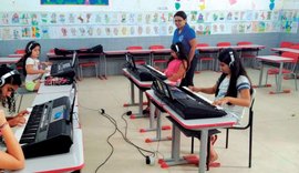 Escola Itinerante ensina música para 102 crianças em Arapiraca
