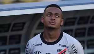 Léo Derik, do Athletico, é condenado a 13 anos de prisão por estupro de vulnerável