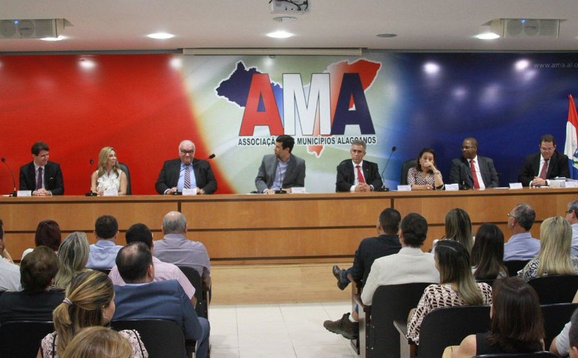 AMA reúne CNM e senador Renan Calheiros para discutir pautas municipalistas