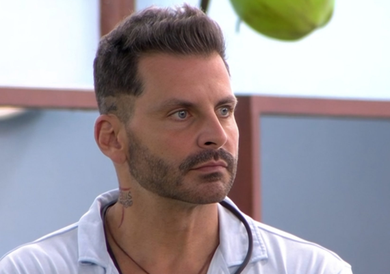 BBB 26: Henri Castelli deixa hospital após duas convulsões
