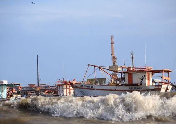 Marinha diz que área marítima de Alagoas deve ter ondas de mais de três metros