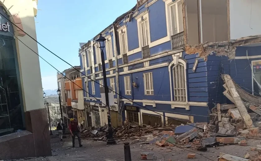 Terremoto de magnitude 7,4 destrói prédios e causa medo na Colômbia