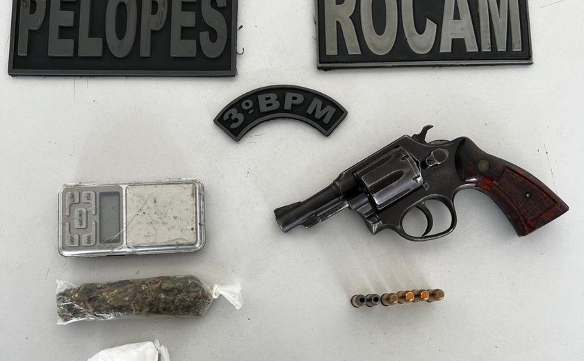 Após denúncia, polícia apreende arma e drogas em Arapiraca