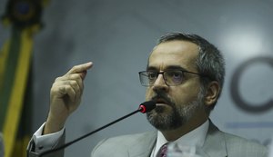 MEC pretende começar a implementar política de alfabetização em 2020
