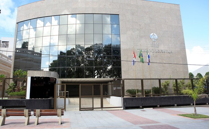 Justiça determina que três municípios alagoanos realizem concurso público