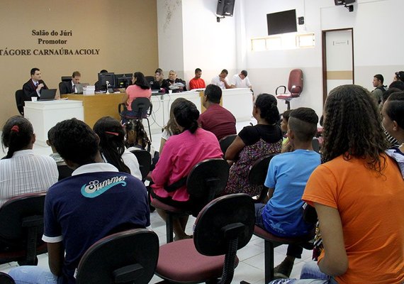 Acusados de homicídio e estupro são julgados no Fórum de União dos Palmares