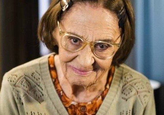 'Sol Nascente': Sinhá revela que Tanaka é herdeiro bilionário e arma golpe