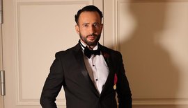 Estilista Charles Hermann é condecorado em Paris e celebra reconhecimento internacional