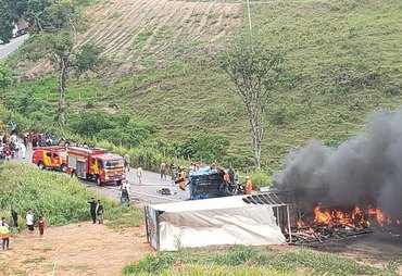 Departamento Estadual de Aviação é acionado para resgatar vítimas de acidente na BR-101, em Joaquim Gomes