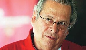 Ex-ministro José Dirceu deixa Complexo Médico-Penal