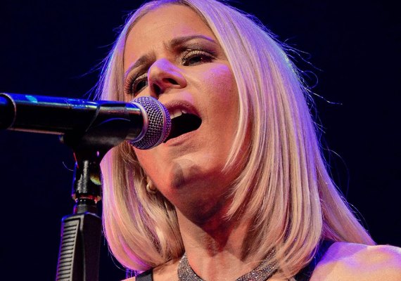 Mãe da cantora Paula Toller é encontrada morta em casa, no Rio, aos 85 anos