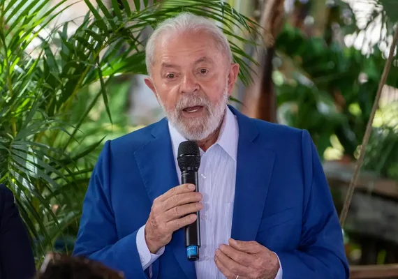 “Não podemos nos conformar com homens matando mulheres”, diz Lula