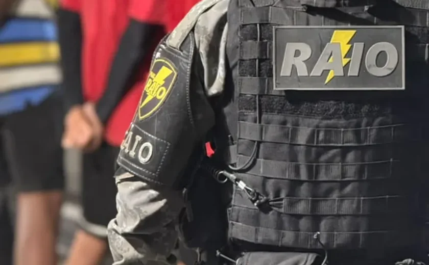 Três adolescentes são apreendidos suspeitos de furtar turistas na orla da Jatiúca