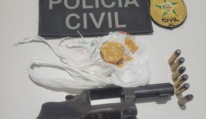 Homem acusado de homicídio é preso em operação da PCAL com arma, drogas e ligação com facção criminosa
