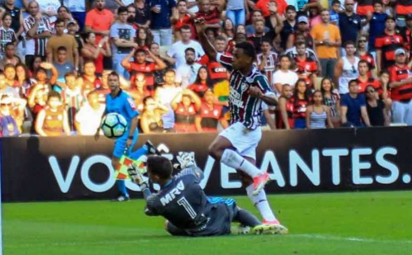 Gol no fim garante empate do Fla no clássico contra o Flu