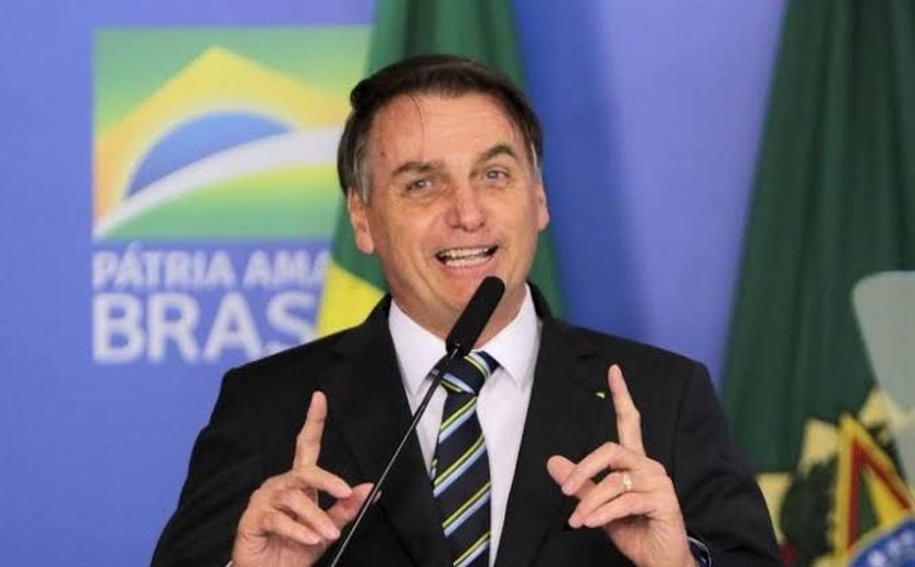 Sem máscara, Bolsonaro debocha: 'Sou imorrível, imbrochável e incomível'