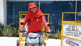 Sesi e Relix fazem entrega de bicicletas adaptadas a catadores