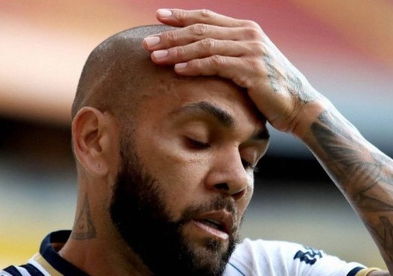 Imagens de câmeras revelam que Daniel Alves ficou 15 minutos trancado no banheiro  mulher que o acusa de agressão sexual