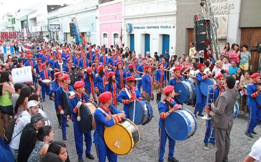 Desfile cívico-estudantil levará mais de 15 mil pessoas ao Jaraguá