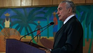 ‘Não saio daqui. Não saio mesmo’, diz Temer a revista