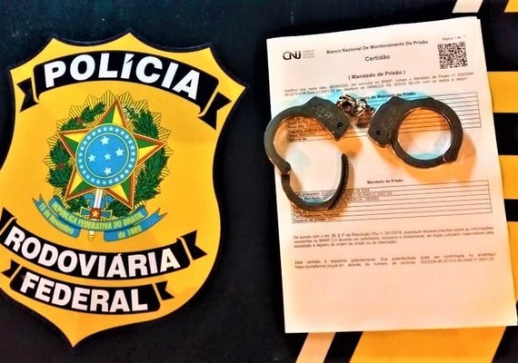 Operação conjunta da PRF/AL e PM prende homem com mandado de prisão em aberto