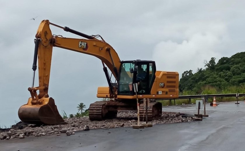 Departamento de Estradas de Rodagens trabalha para restaurar trecho na AL-220