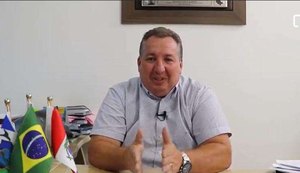 Prefeito suspende show musical de festa religiosa e concede 14º salário para professores