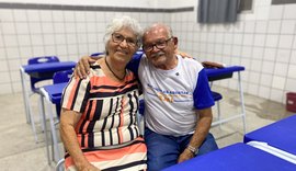 Com 80 e 81 anos, casal volta a estudar após mais de 60 anos fora da sala de aula