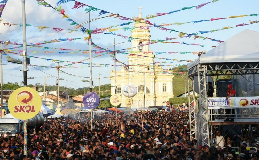 'Carnalaje' leva mais de 30 mil foliões às ruas na Quarta-Feira de Cinzas