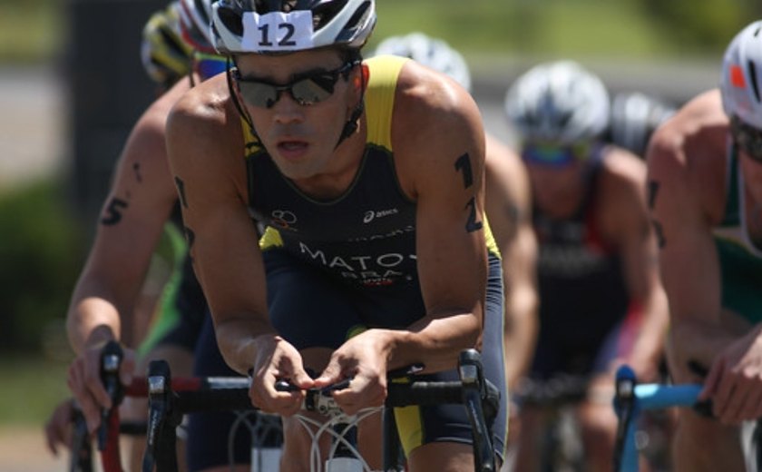 Mundiais Universitários de Vôlei de Praia e de Triathlon em Maceió movimentam economia local