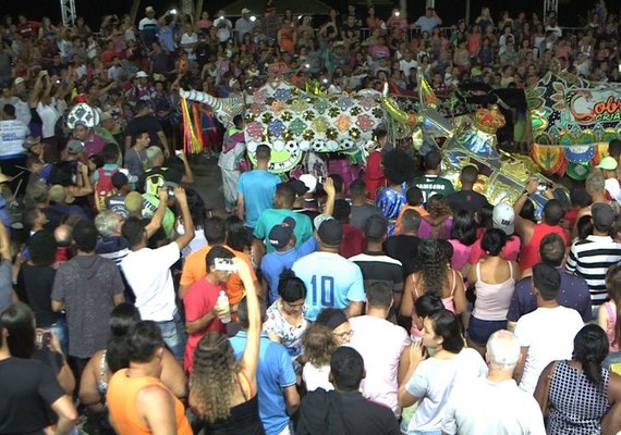 Polos agitam foliões no 3º dia de Carnaval em Maceió