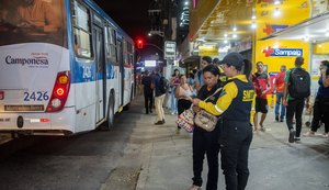 DMTT realiza ação educativa para reforçar divulgação da Lei da Parada Segura