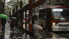 Tempo fica chuvoso em grande parte do país nesta segunda-feira