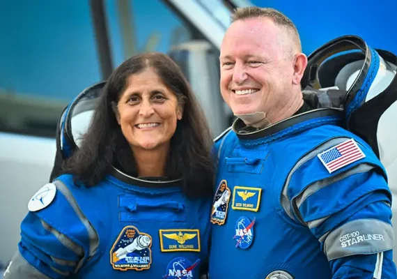 Astronautas retornam à Terra após quase nove meses no espaço