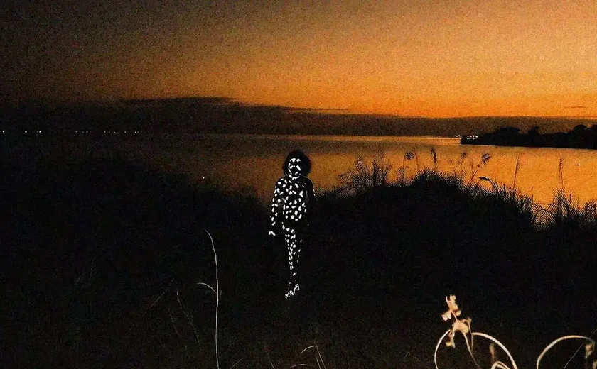 Exposição reelabora terror com obras de artistas LGBT+ em Fortaleza