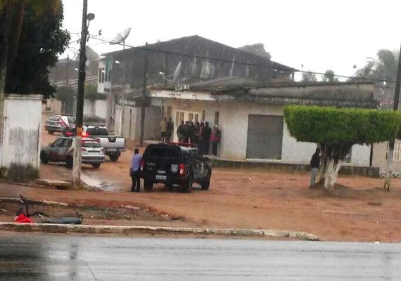 Bandidos libertam cinco reféns após tentativa de assalto à agência dos Correios