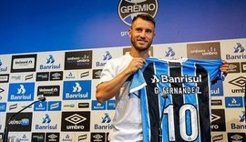 Argentino Gastón Fernández chega ao Grêmio e veste a camisa 10