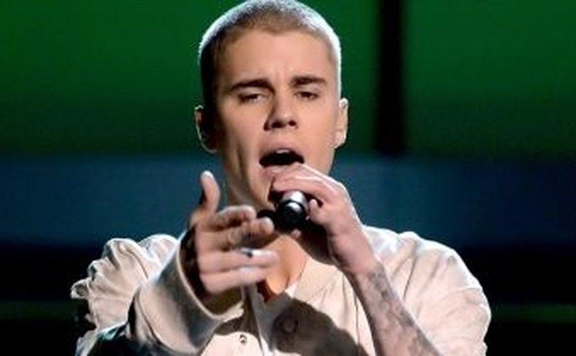 Justin Bieber é processado por fotógrafo atropelado em acidente: 'Danos emocionais'