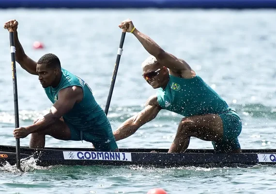 Isaquias e Jacky se garantem na semi da canoagem velocidade em Paris