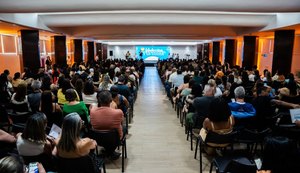 Centenas de professores da rede pública municipal participam de evento comemorativo ao Dia do Professor