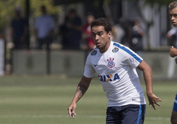 Jadson participa de boa parte de jogo-treino e Corinthians fica no 0x0