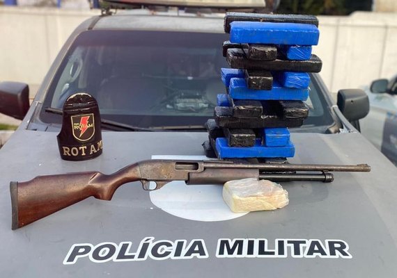 PM/AL apreende 24 armas e mais de 23 kg e meio de drogas