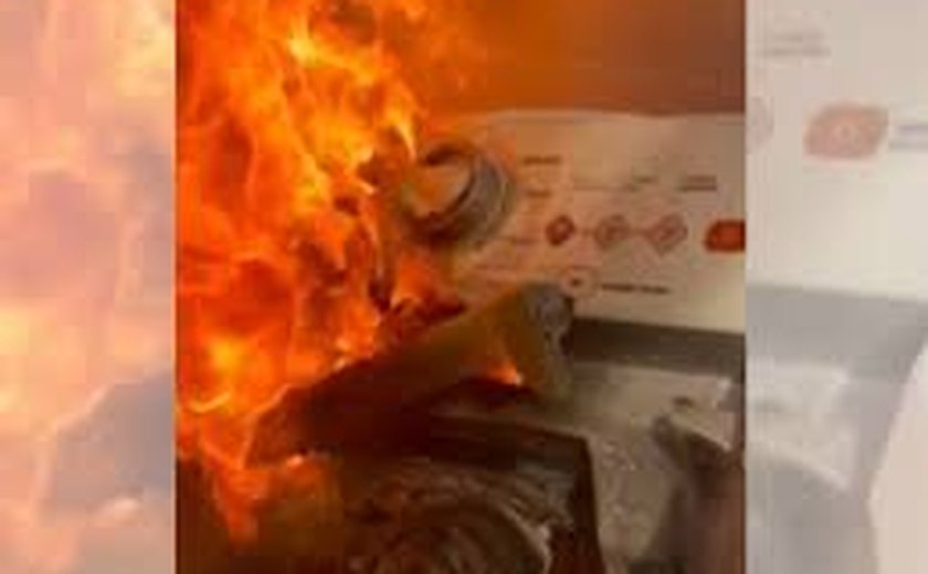 Máquina de lavar pega fogo e assusta moradores de casa em Penedo