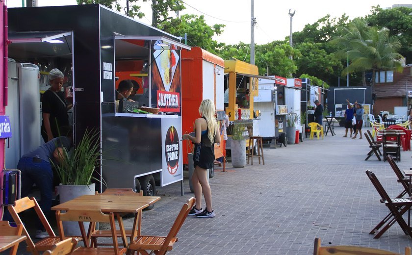 MPF quer definição sobre saída dos foods trucks da Pajuçara