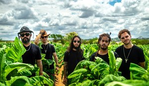 A psicodelia do agreste alagoano do novo álbum da Quiçaça, Dichavadores de Fumo de Arapiraca, vai te balançar