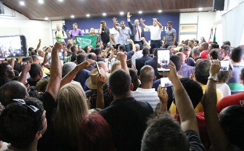 Servidores de Maceió ocupam Câmara Municipal em protesto contra PLs da Prefeitura