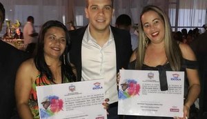 Prefeitura pagou até o 15º salário; além de ratear 300 mil entre os professores    